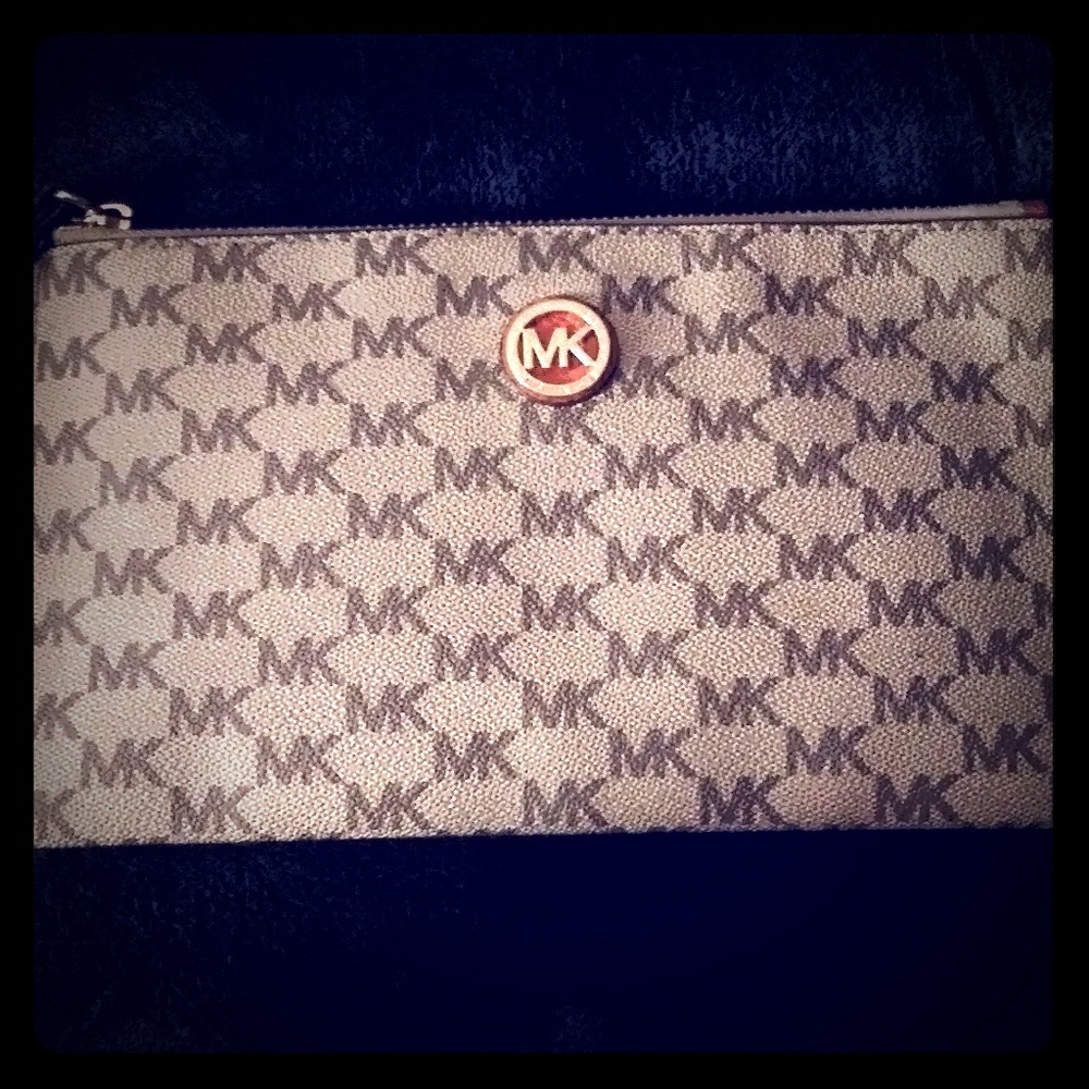Michael Kors wristlet